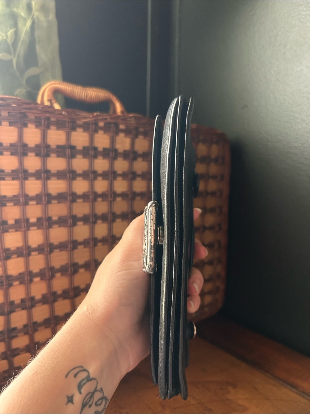 vintage Brighton croc-embossed black leather crossbody wallet - Picture 15 of 16